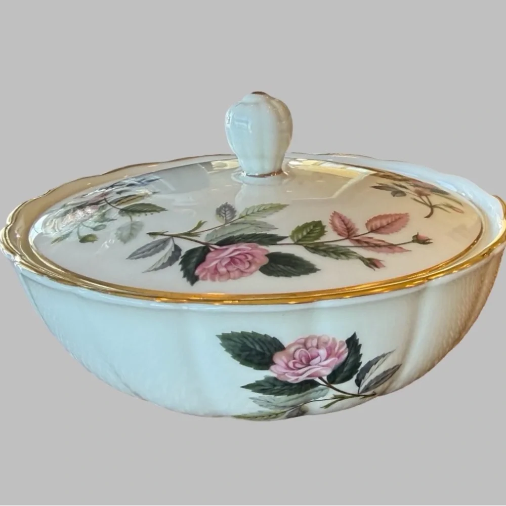 Wedgwood Hathaway Rose Covered Bowl – Bone China – Made in England